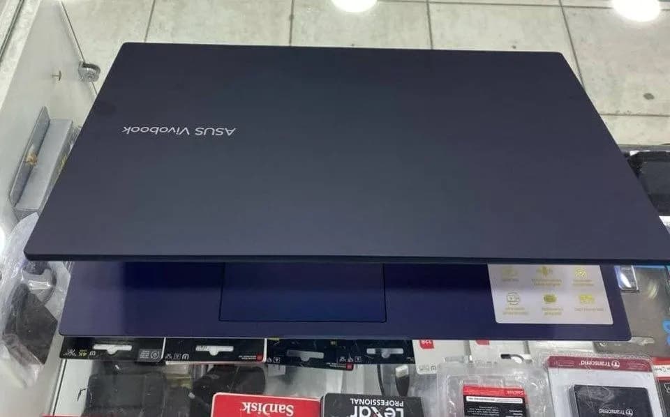 Asus Core i3-1220P