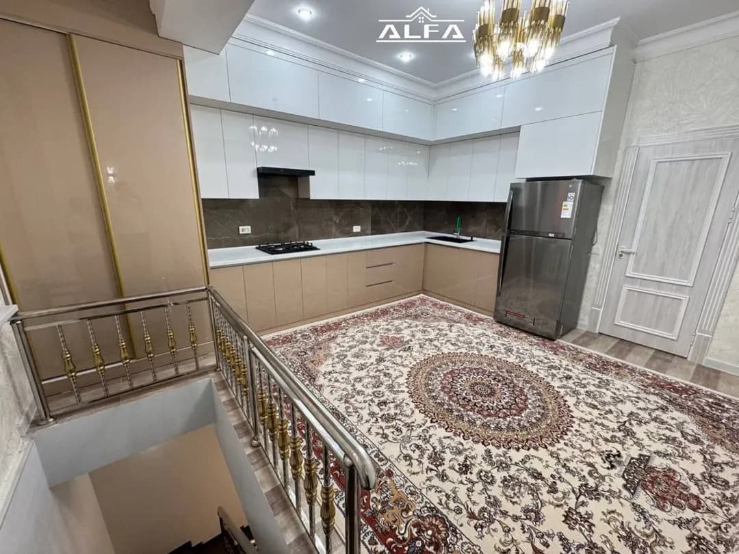 6 xonali +katta xol 100m² 1-qavat, +100m² podval.Barcha jihozlari qoladi