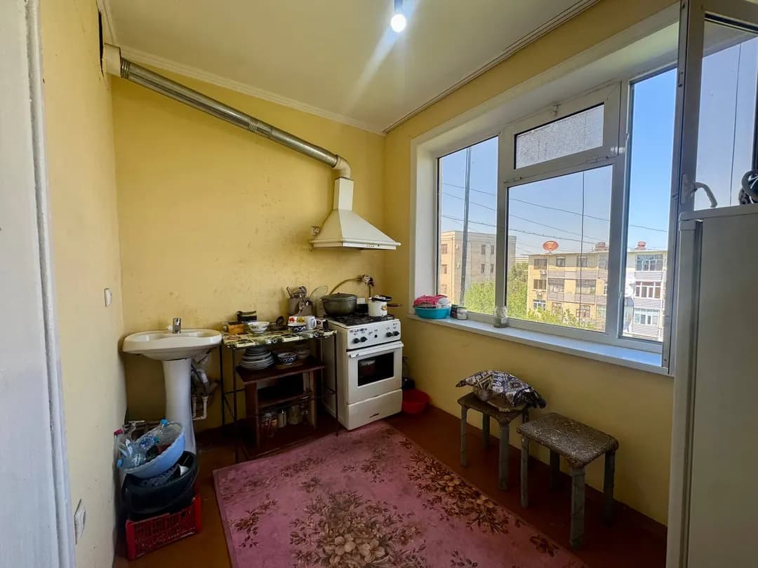 sotiladi 3 xonali 71m2 5-qavat.5 qavatli panelniy dom