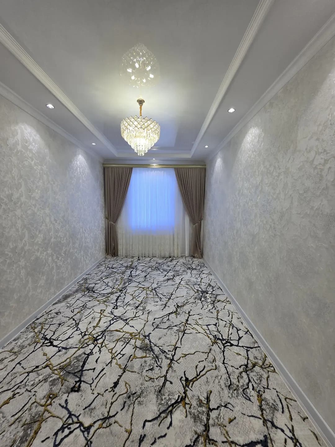 3 xonali 90m² 4-qavat.Hechkim yashamaganBarcha jihozlari qoladi