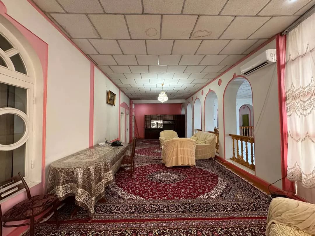 There are also 5 bedrooms, 6 finished rooms, 2 halls, 4 bathrooms + basements