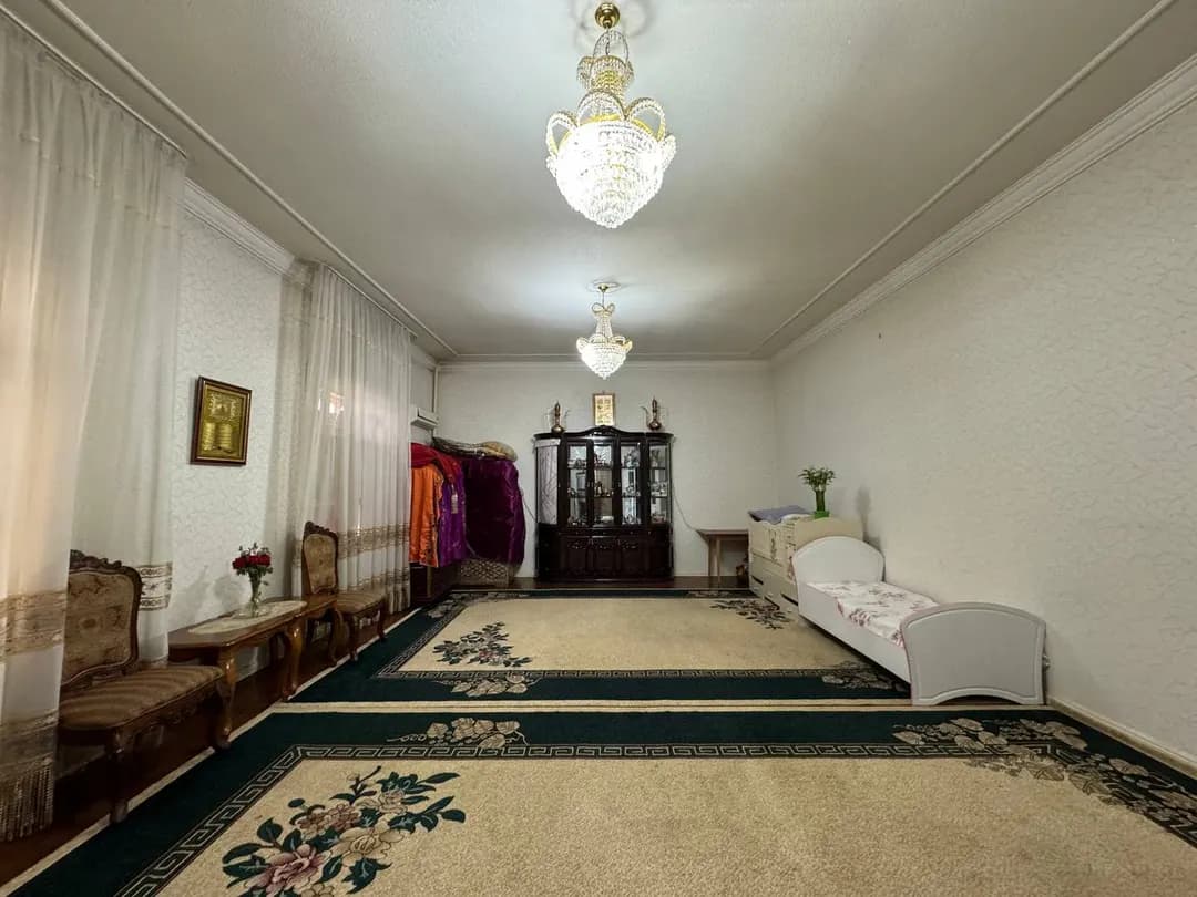 There are also 5 bedrooms, 6 finished rooms, 2 halls, 4 bathrooms + basements