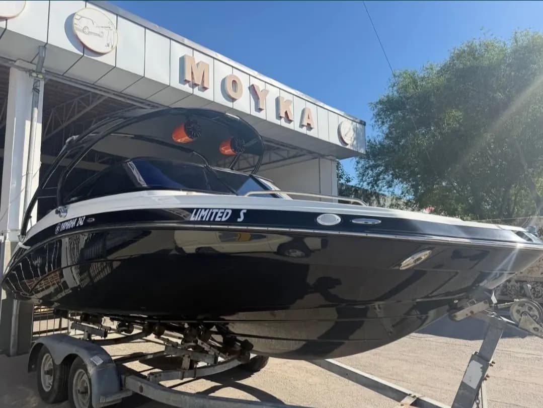 Kater Yamaha 242 Limited S, motor Yamaha F350