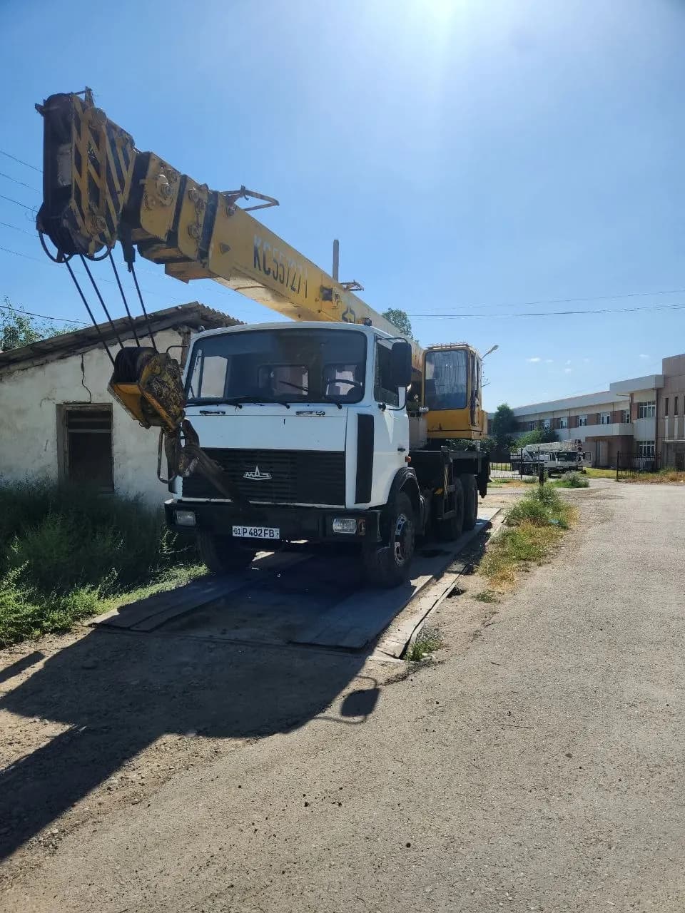 Crane SoldIn 2006 25t 28m