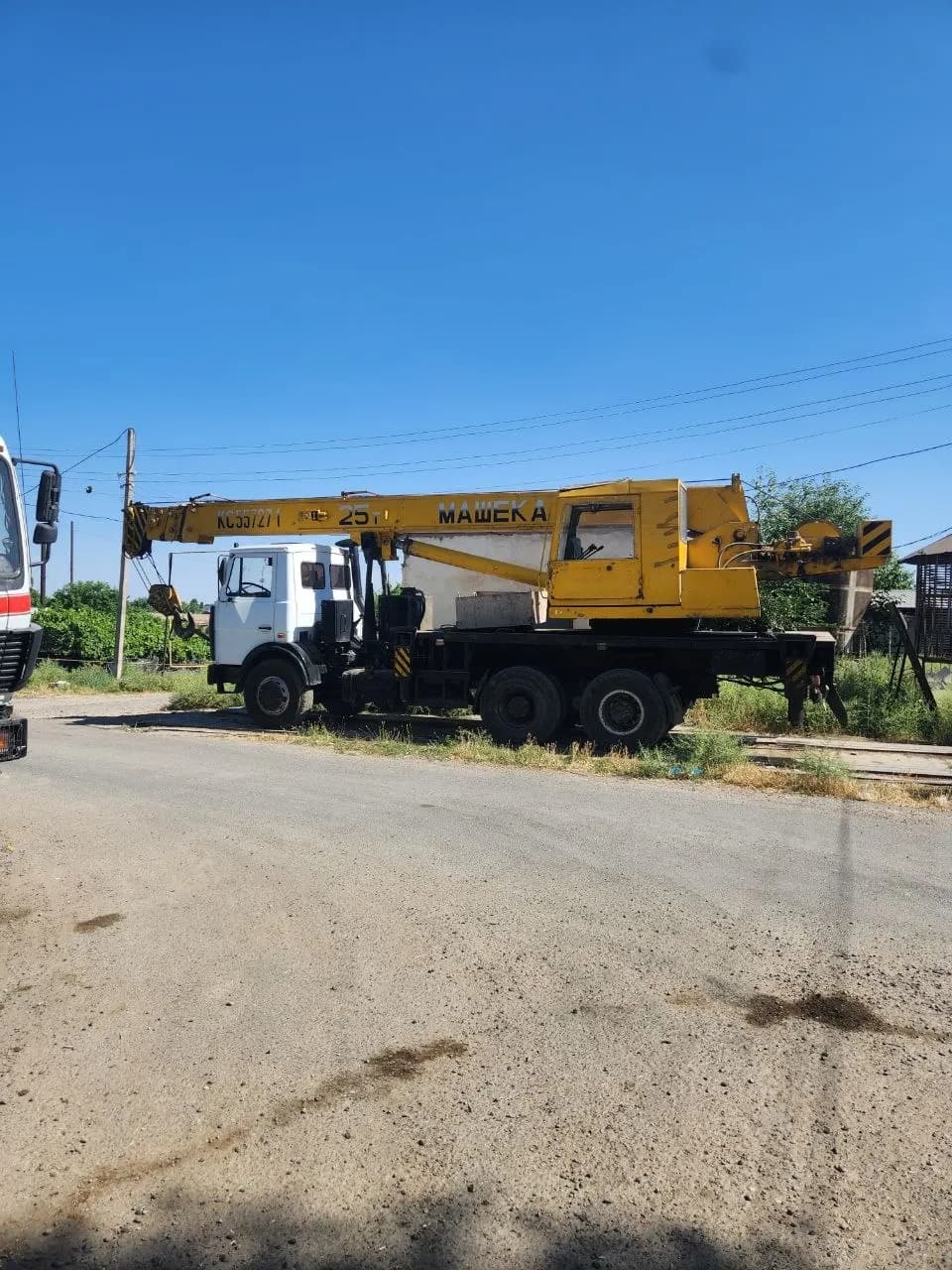 Kran sotiladiYili 2006 25t 28m