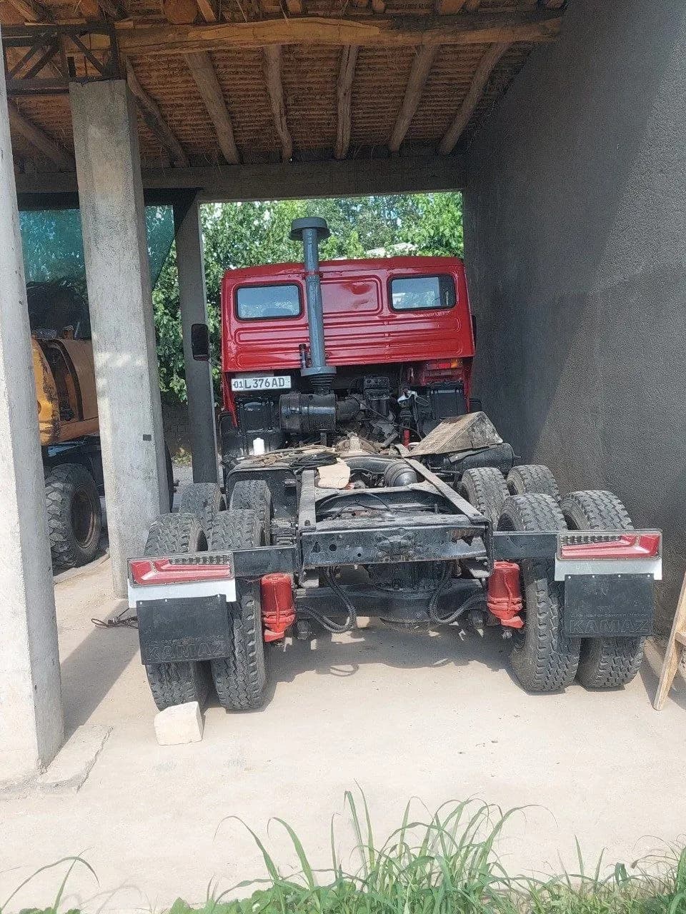 Kamaz tegach sotiladi