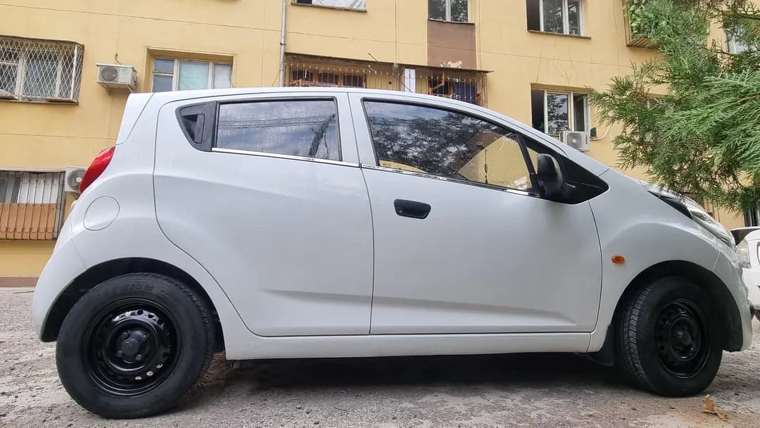 Mashina haydashga tayor