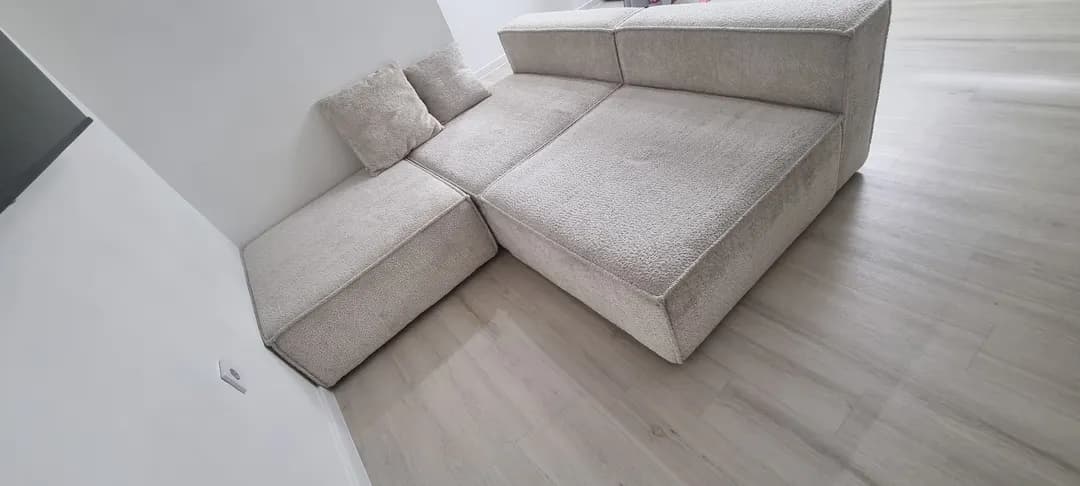 Men ramkasiz divan burchagini sotaman