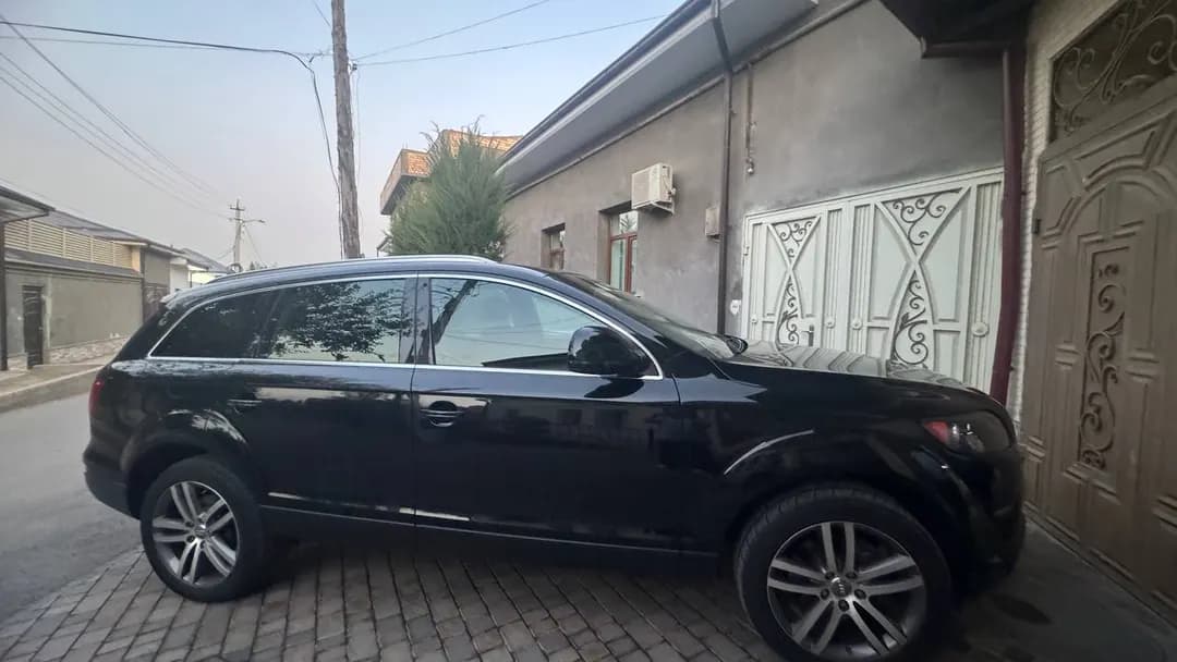 AUDI Q7  sotiladi