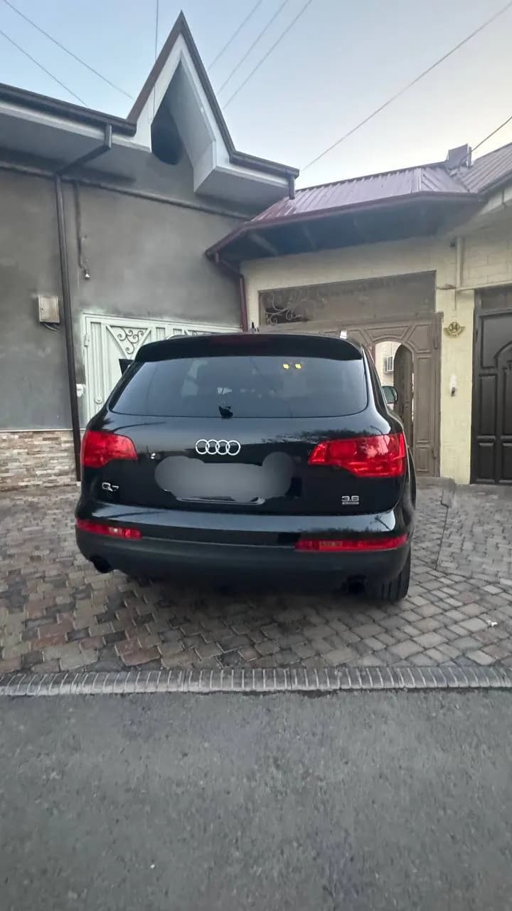AUDI Q7  sotiladi