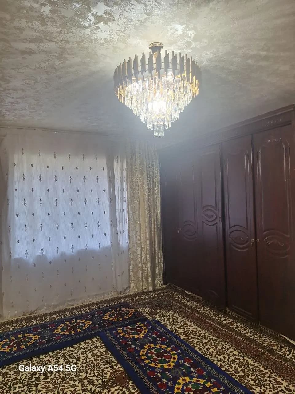 ИЖАРАГА ГУЛИСТОНДАН 1 ХОНАЛИ КВ 1 ЭТАЖДАН БЕРИЛАДИ