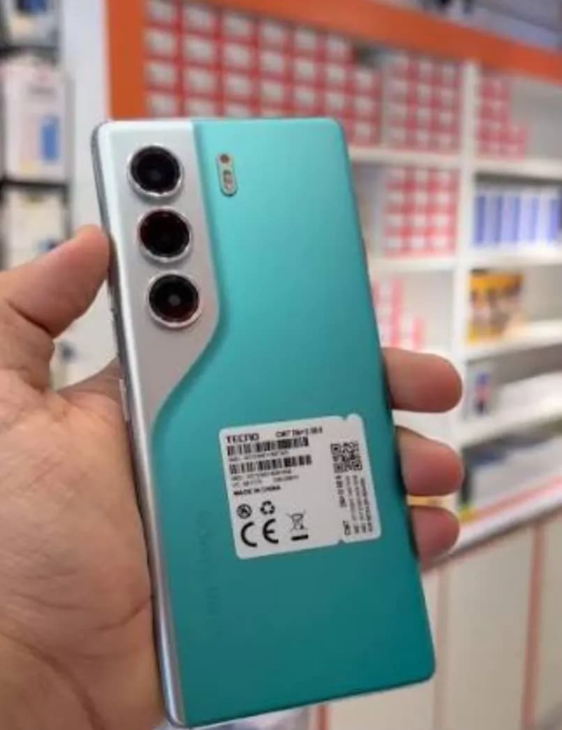 obmen Tecno camon 40 pro 8/256 20kunlik telefon