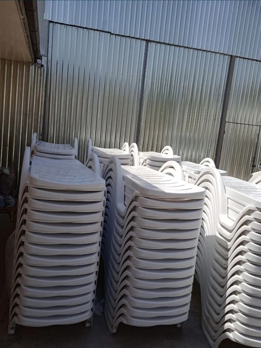 Sun loungers lizhak turkia color white del pool produced by turkia
