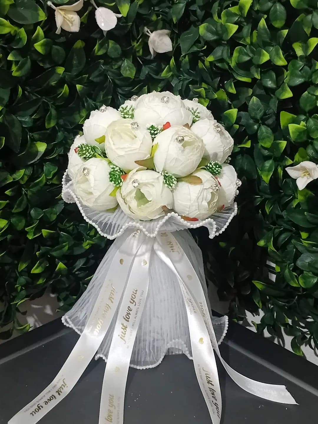 Roses against