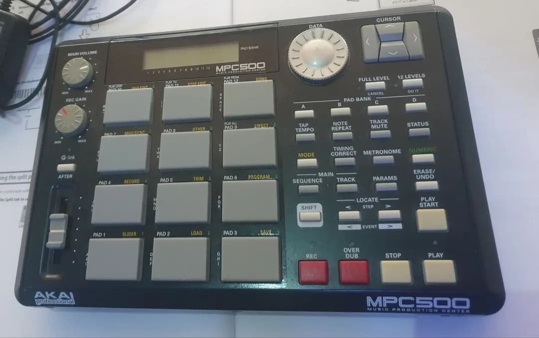 AKAI 500 VA 61-76- KLAVISH