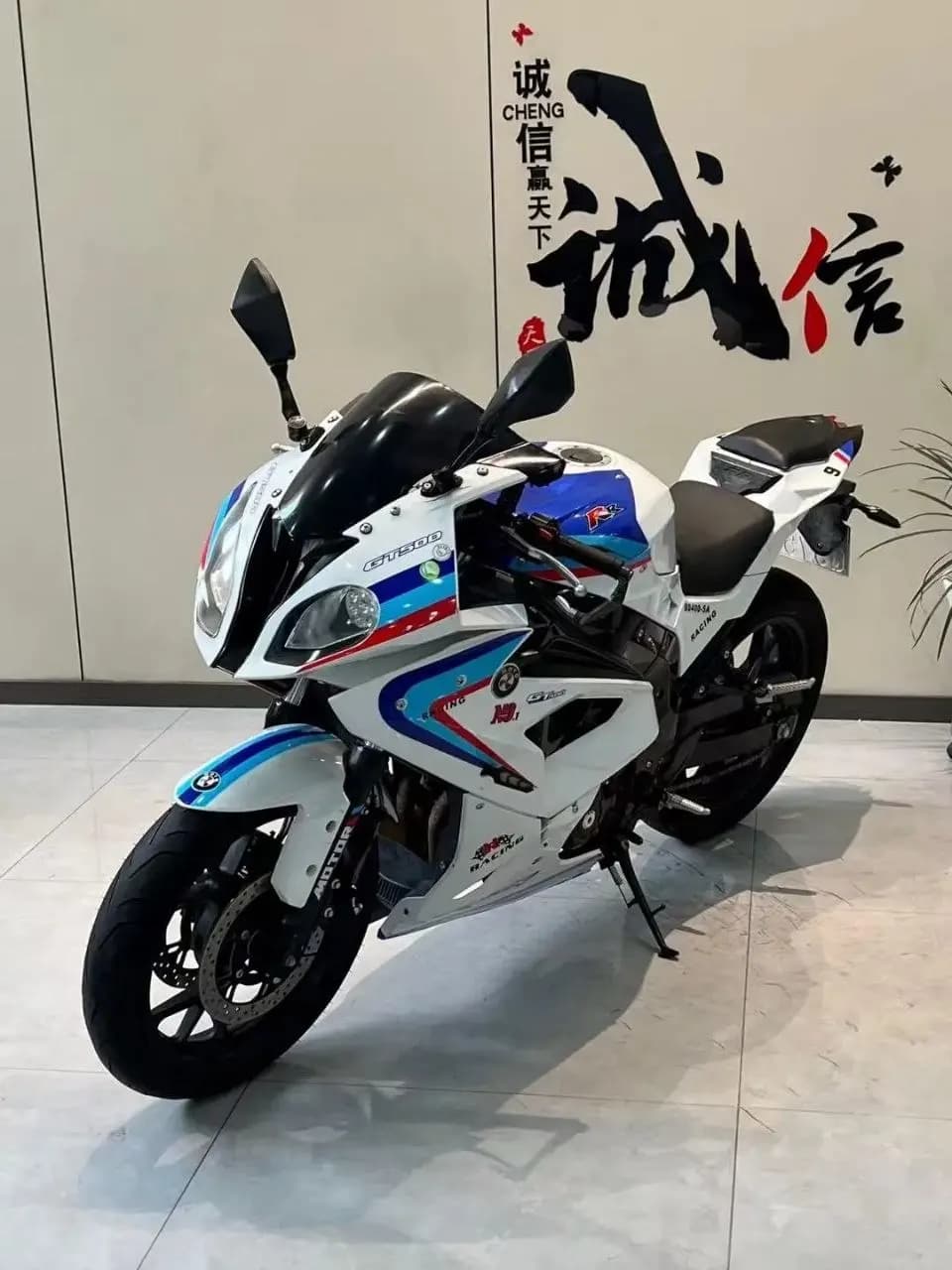 Moto 400cc Replica Satyladi