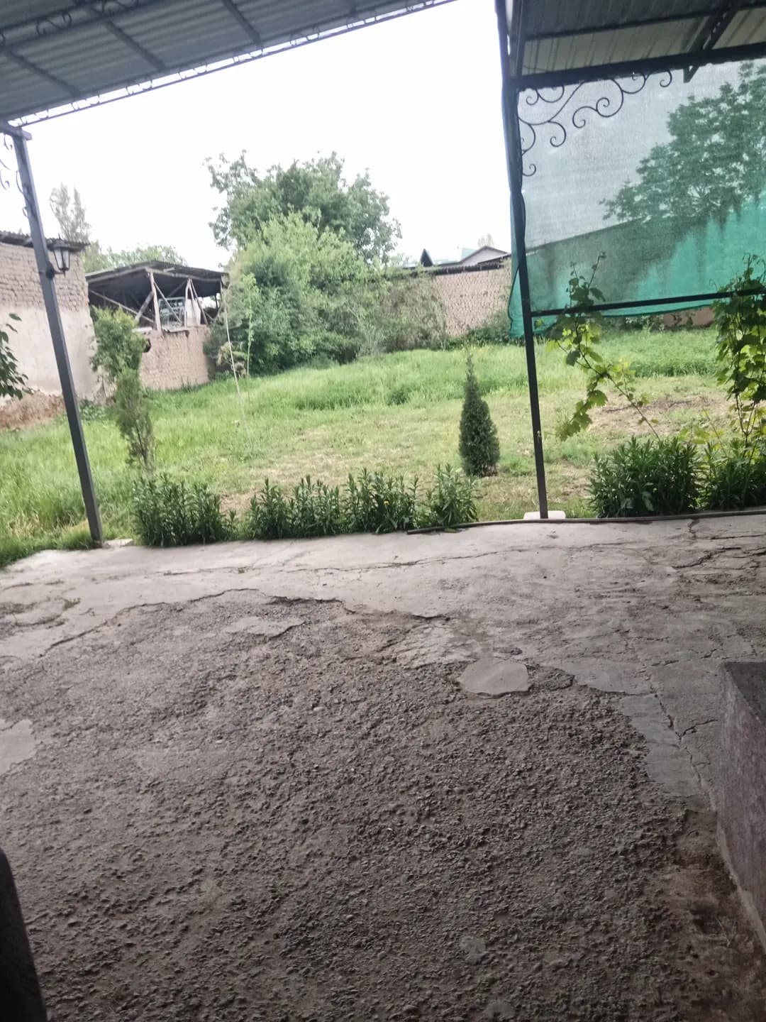 Yer sotiladi quruq yer