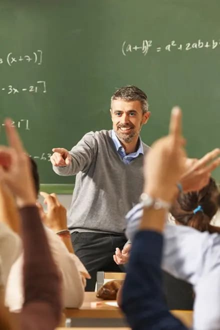 Great Turonian Military School recruits science teachers