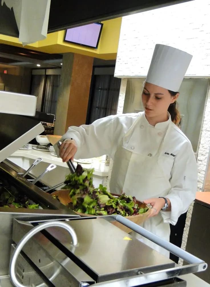 "CHEFART" invites salad girls to work in the direction of Foodcourt