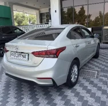 Hyundai Accent sotiladi