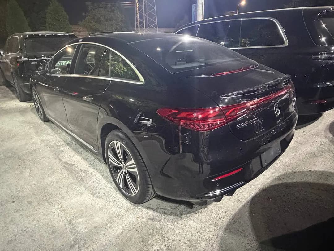 Mersedes benz ЕQE 500
