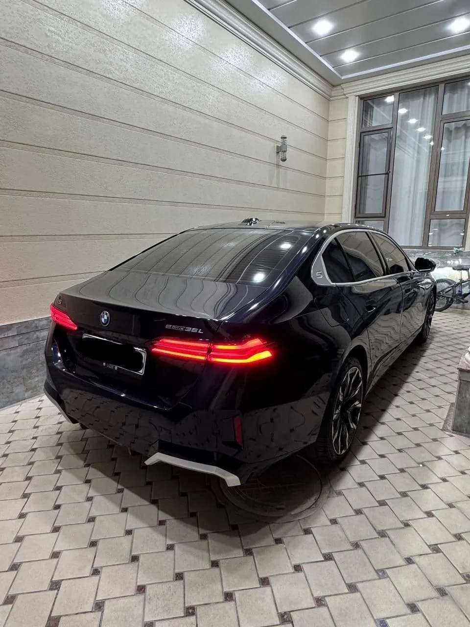 BMW i5 35 L Long