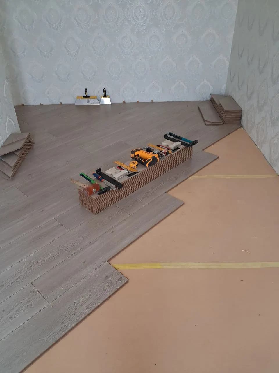 Laminat terish xizmati