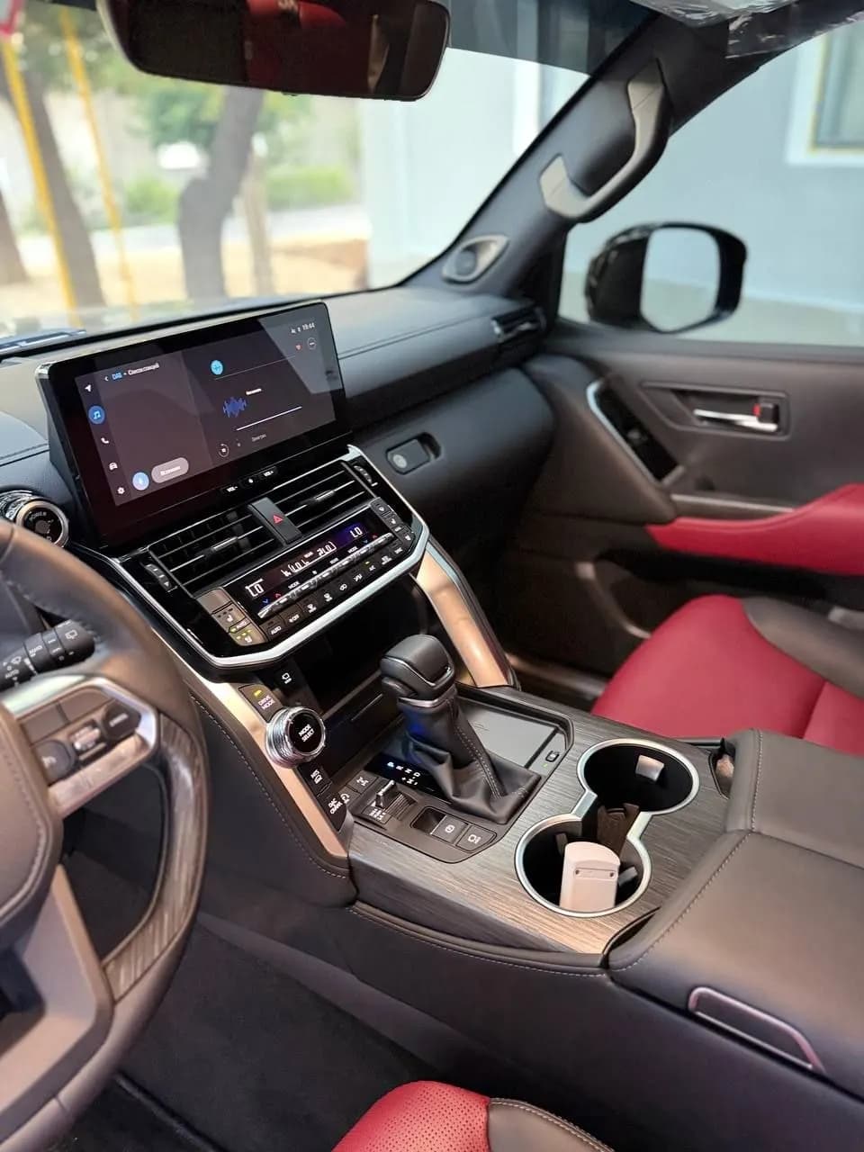 Toyota Land Cruiser 300