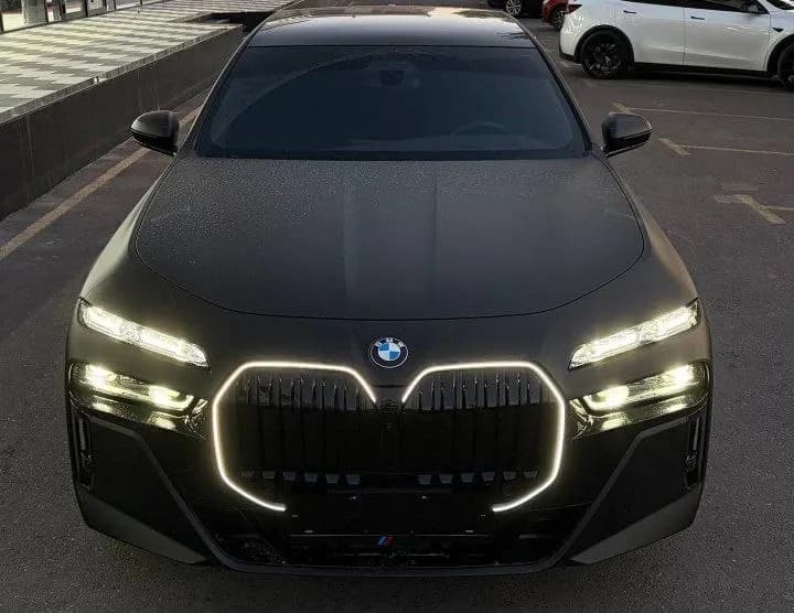 BMW 740i