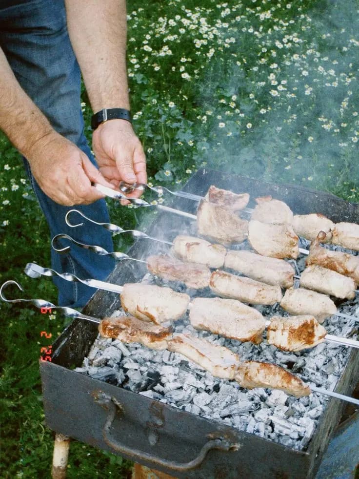 Shashlik tayyorlovchi kerak