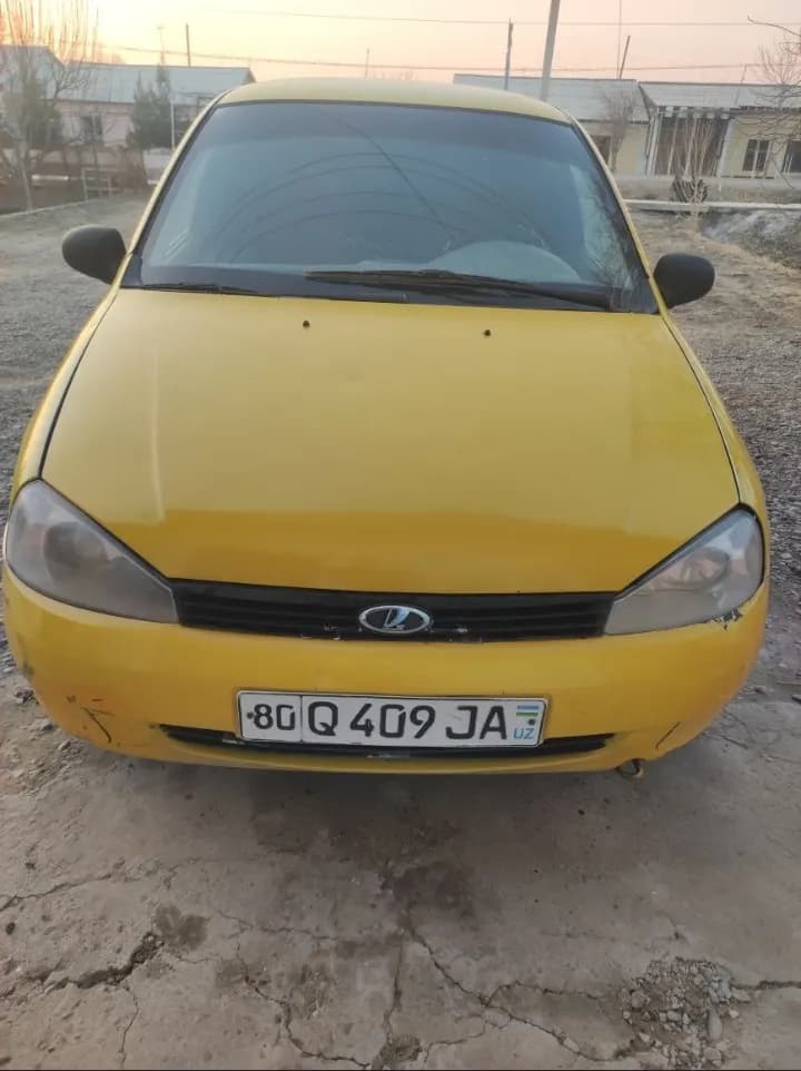 LADA KALINA SOTILADI