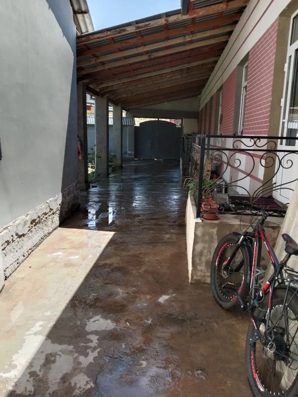 hovli sotiladi 2.7 sotix