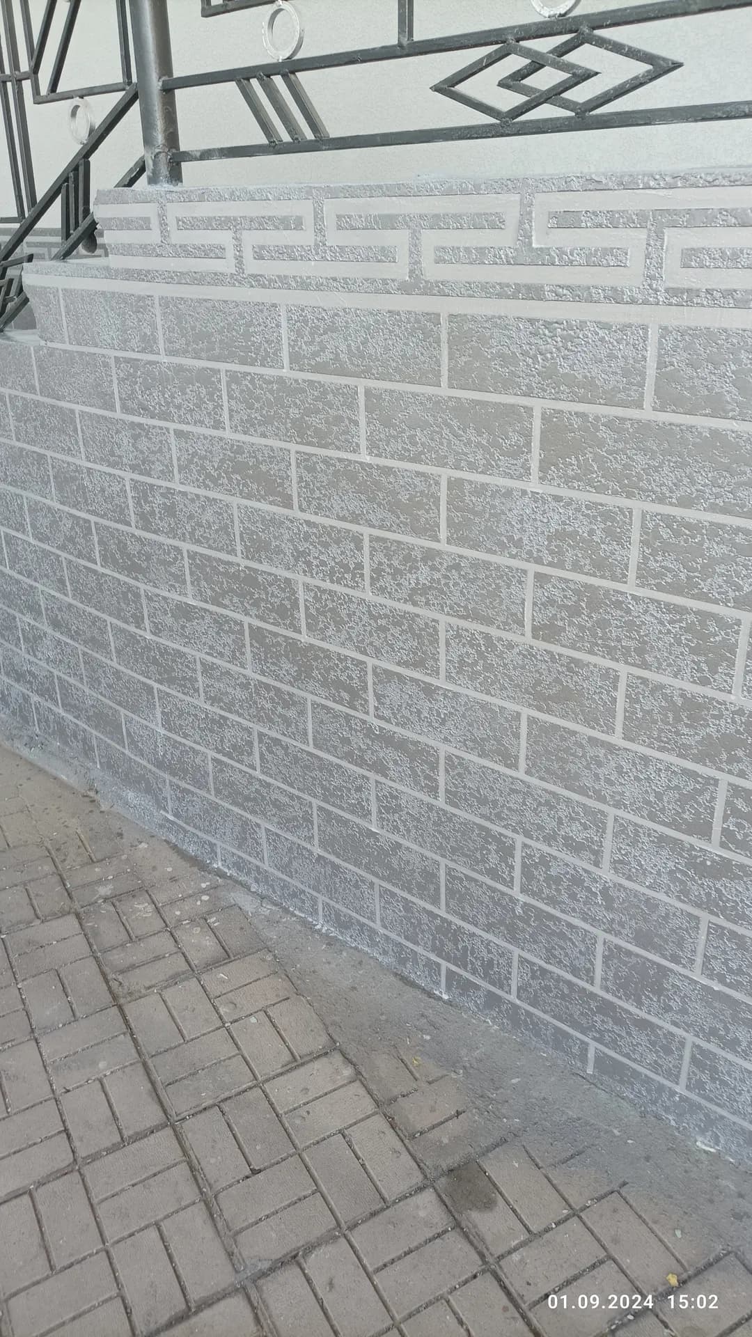 We offer the services of travertine craftsmen