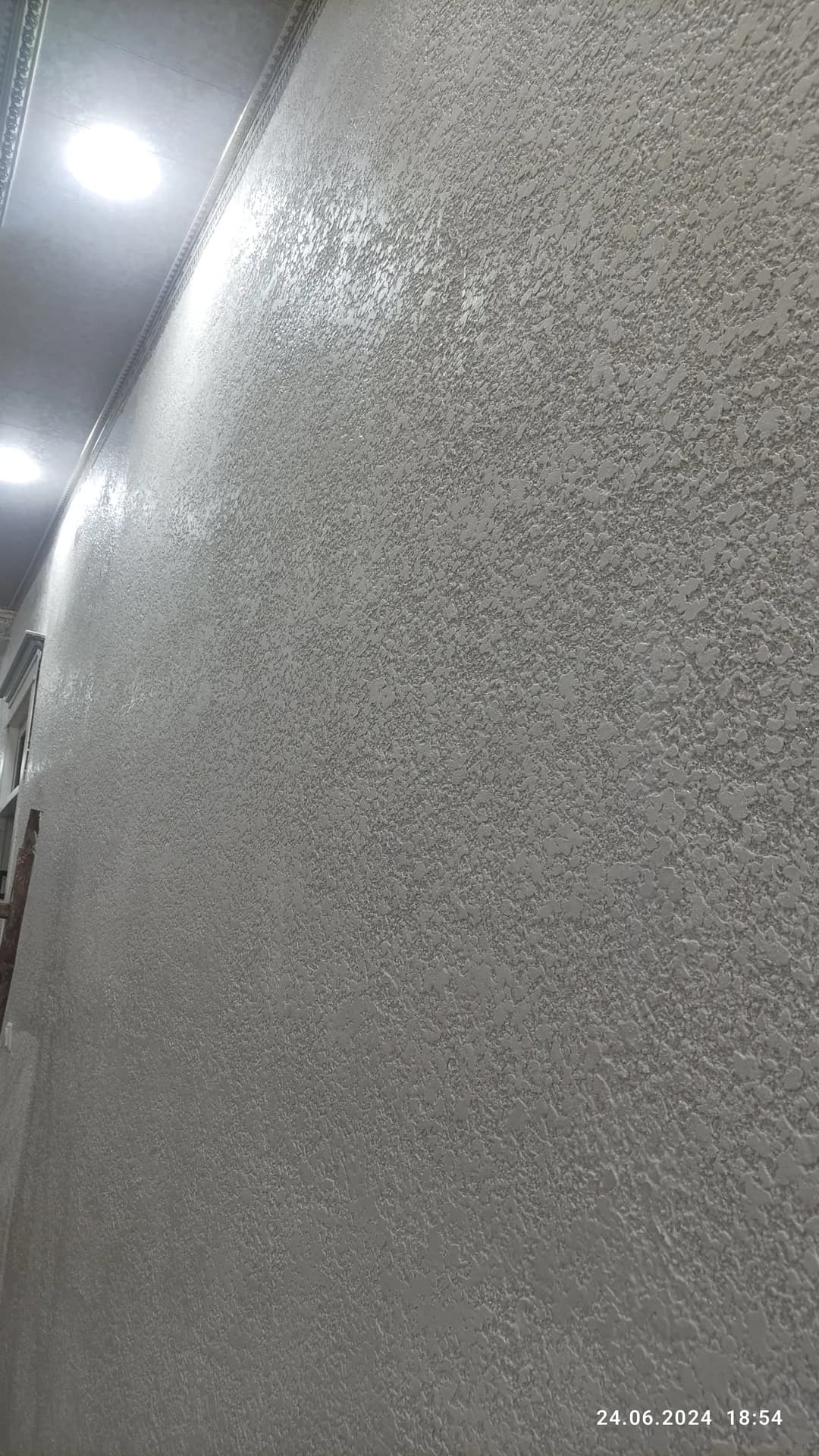 We offer the services of travertine craftsmen