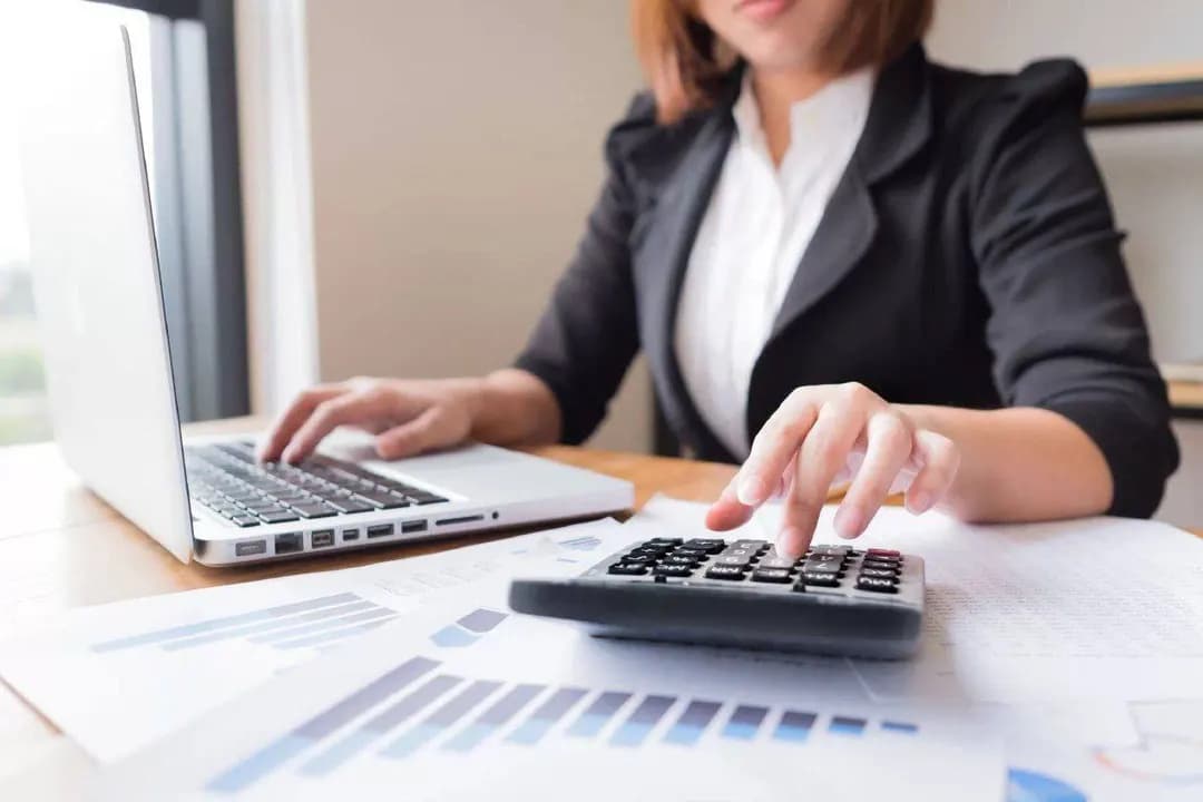 We are inviting women with higher or secondary specialized economic education to work as cashiers!