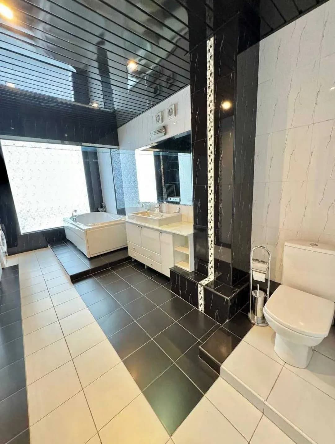 Продаётся 3 ком Квартира, Садика Азимова