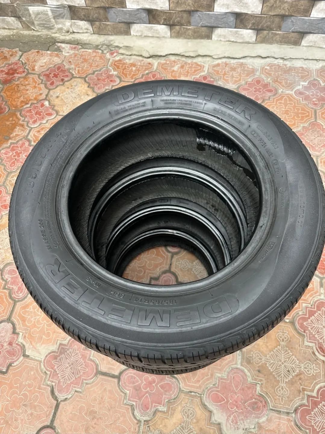 Complete set in like new condition