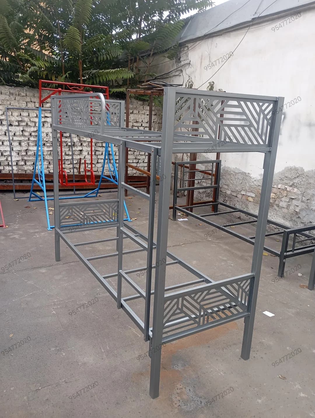 Металлические кровати 1 и 2 яруса