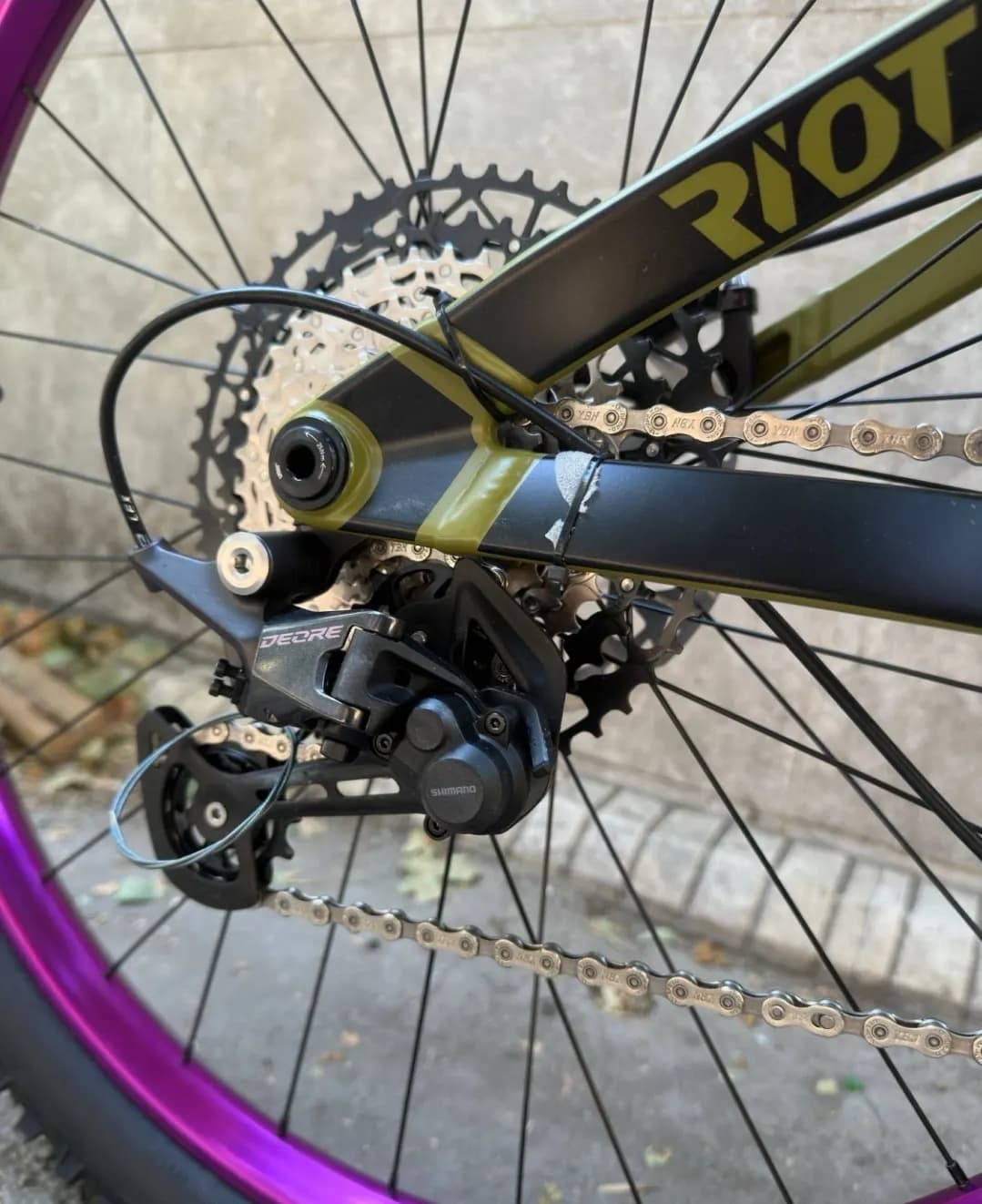Dvukhpodves Bicycle with two shock absorbers
