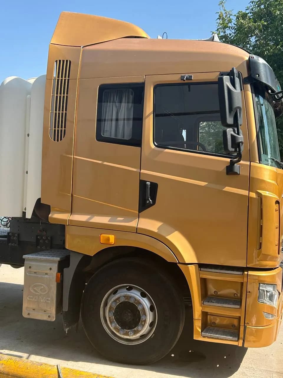 Тягач 6х4  CAMC Н7 430 EURO 5