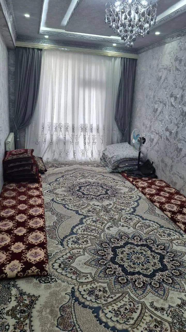 There are apartments for girls from Eshanguzar for 900,000.