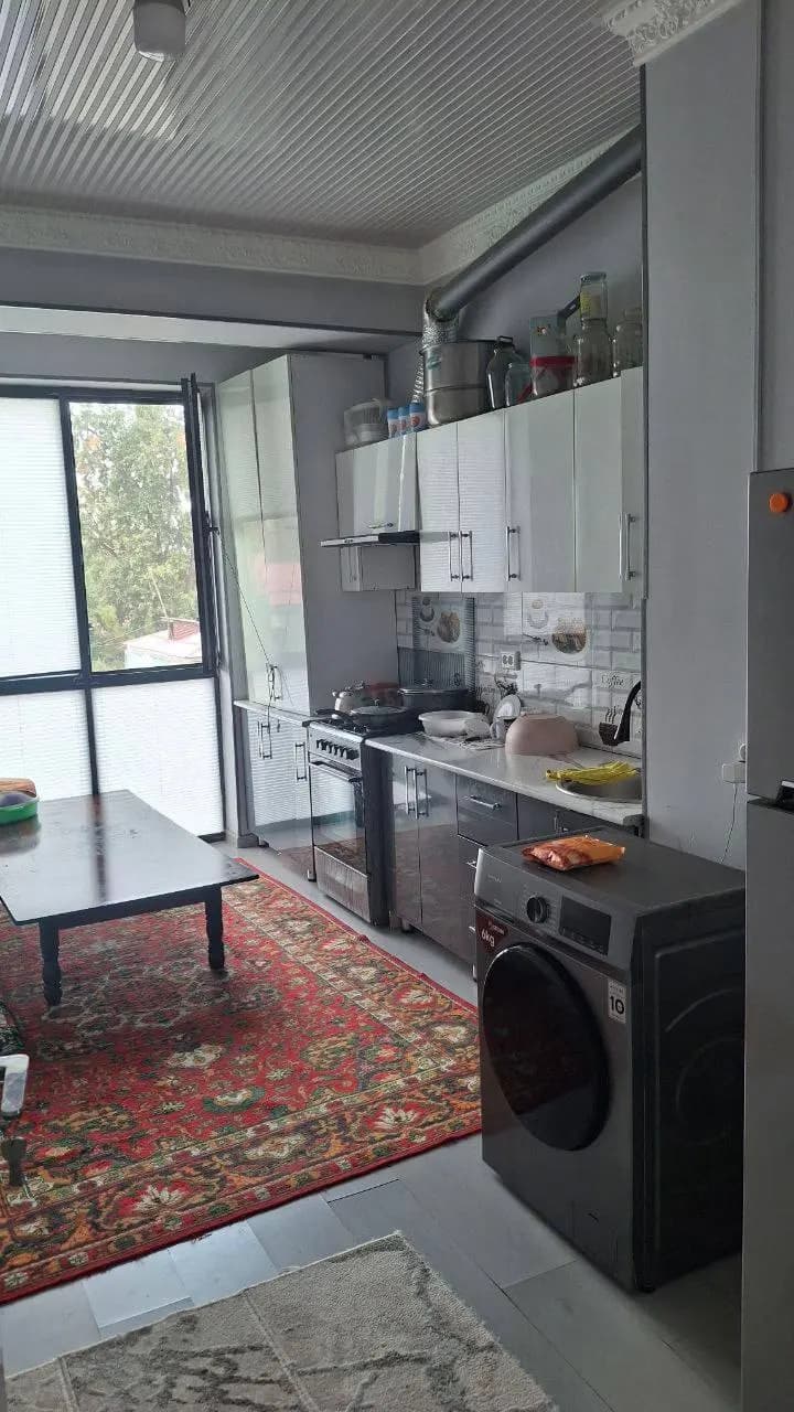 There are apartments for girls from Eshanguzar for 900,000.