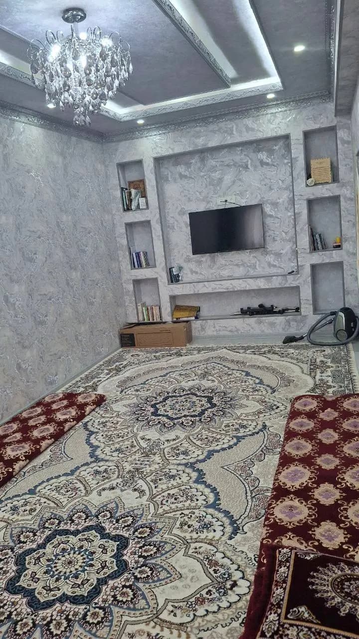 There are apartments for girls from Eshanguzar for 900,000.