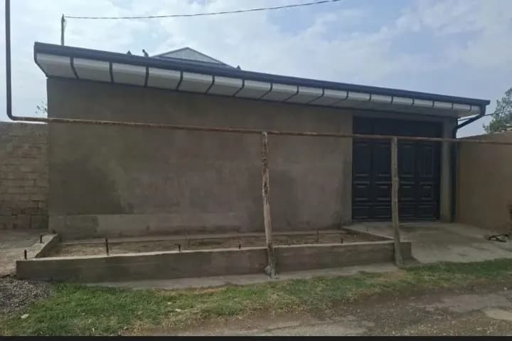 Nazarbekda uy sotiladi