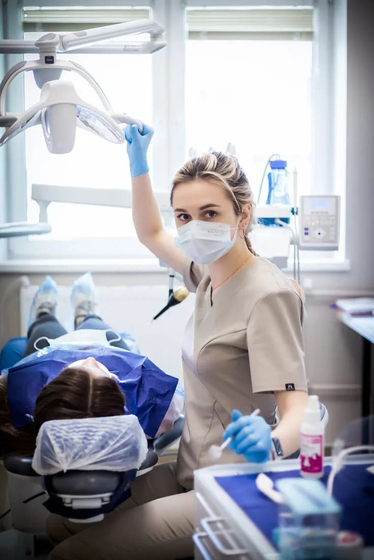 Dentistryga hamshira kerak.