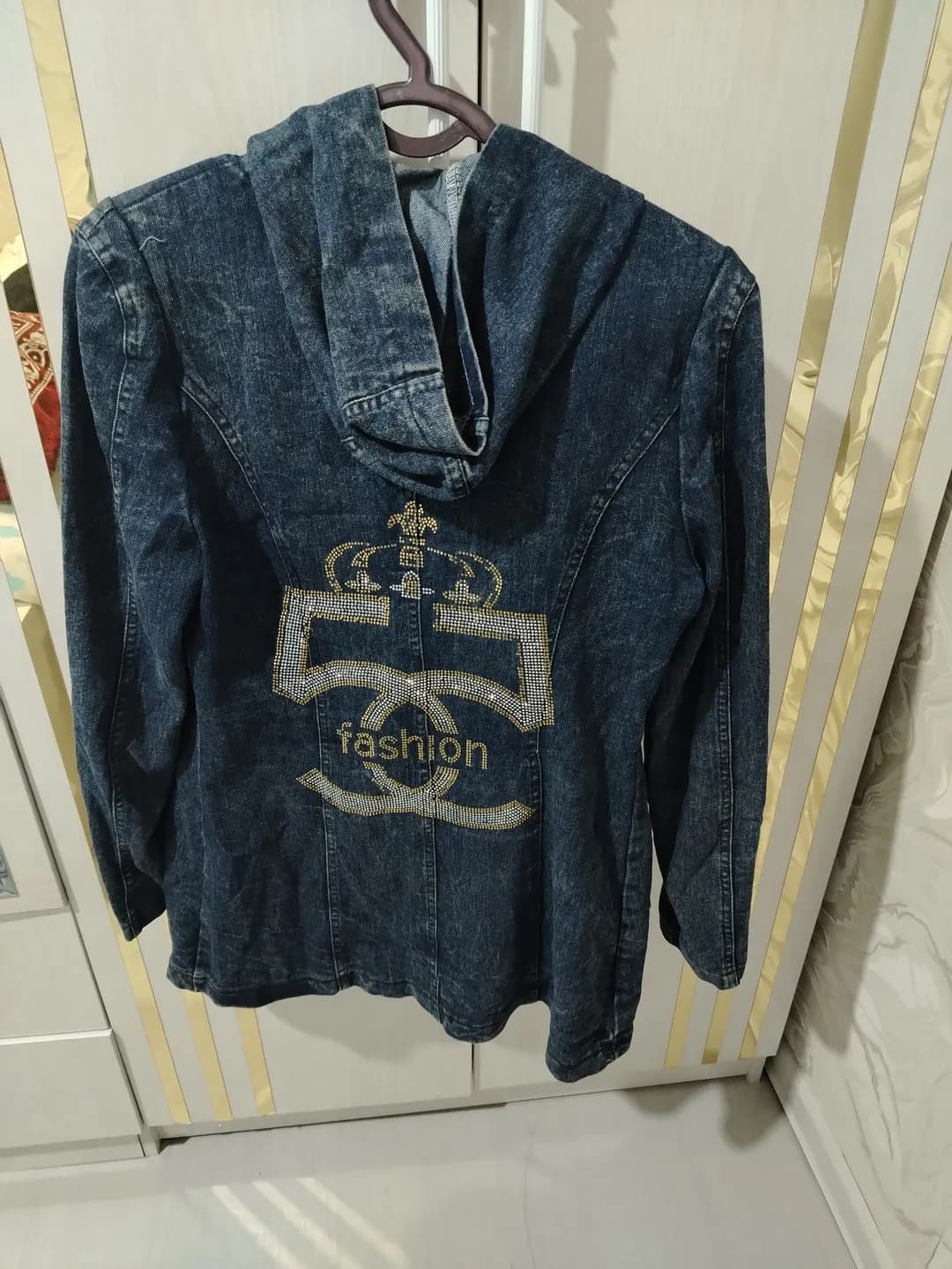 джинсы и костюм