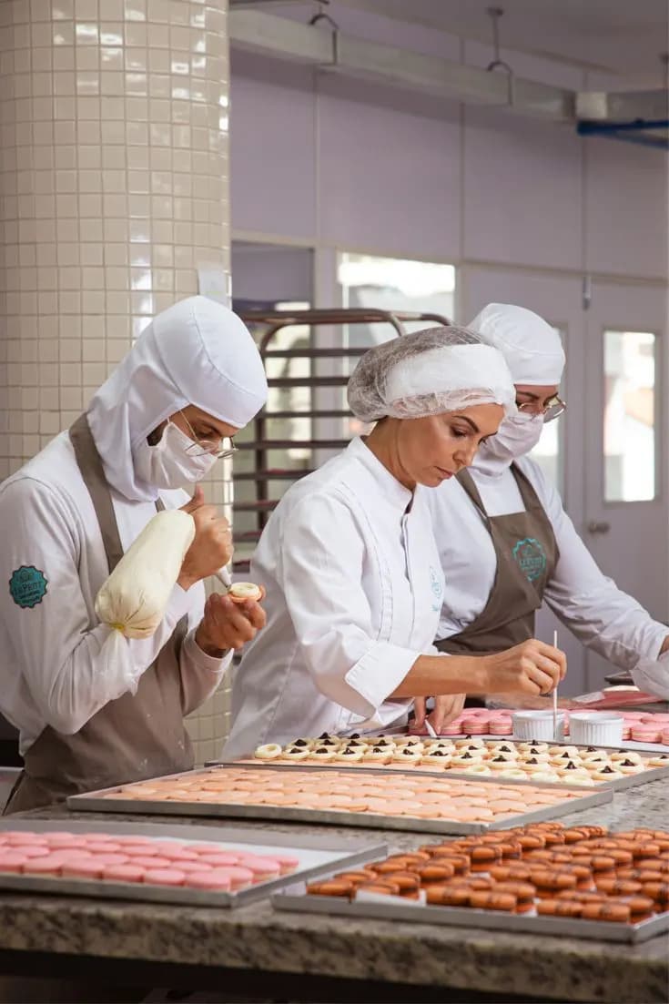 We invite pastry chefs to the baking workshop