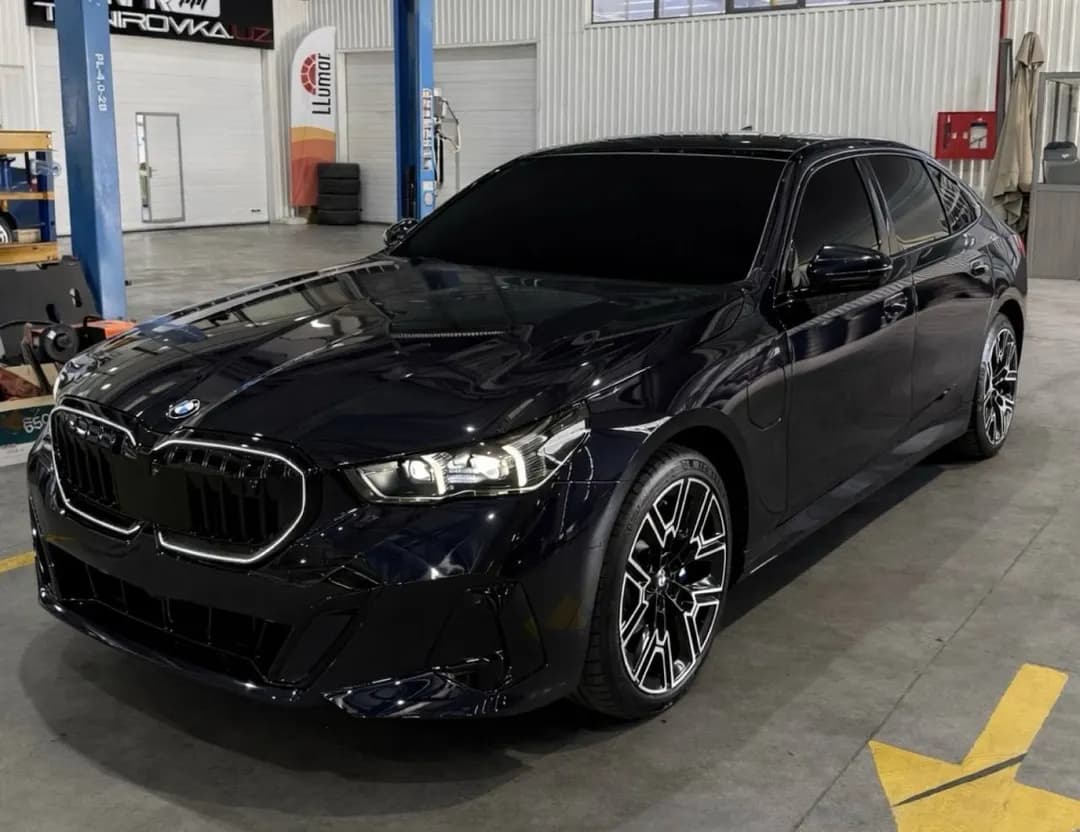 Bmw i5 35L M package