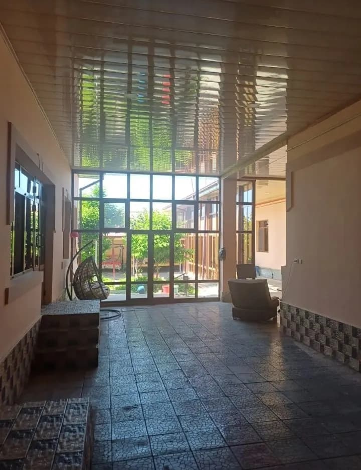Hovli uy sotiladi