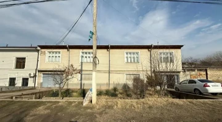 Uy sotiladi.Barcha sharoitlarga ega